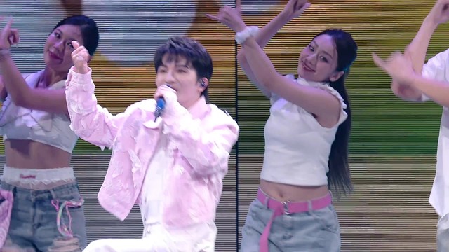 周深 - 《Wala li longla》周深-第六届腾讯音乐娱乐盛典（特别机位） (Live)