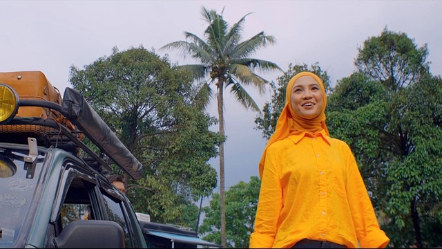 Nabila Razali - Raya Mana?
