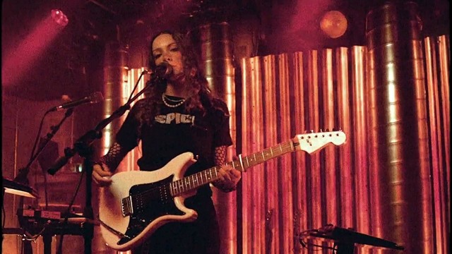 Holly Humberstone - The Walls Are Way Too Thin (Deezer Session, Live at Omeara)