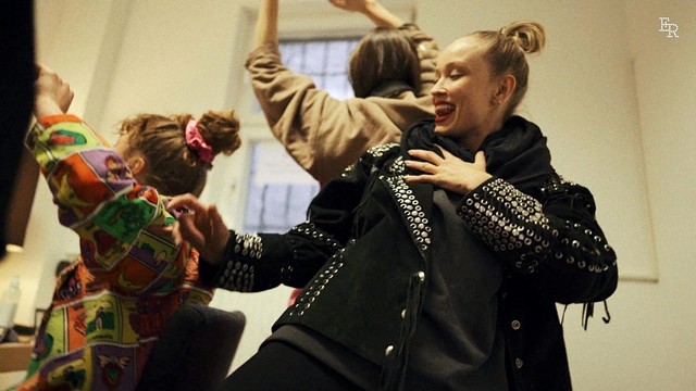 Emily Roberts - Relationshit (花絮版)