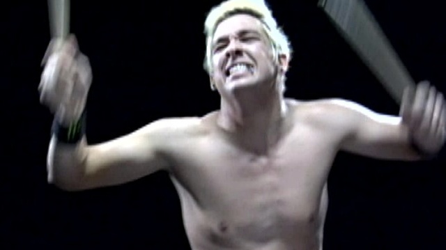 Delux - Entre La Guerra Y El Amor