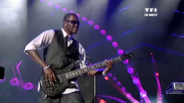 Akon - Right Now (Na, Na, Na) 2009 NRJ Music Awards (Live)