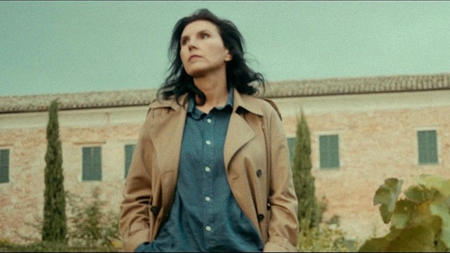 Olivia Belli - Mirando