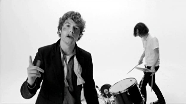 Chester French - She Loves Everybody