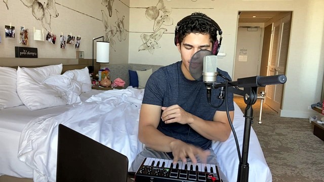 Alex Aiono - Highest in the Room + Hot Girl Bummer (翻唱版)