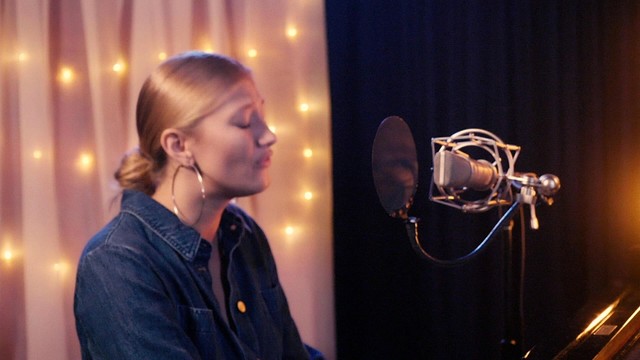 Leony - Boots (Acoustic)