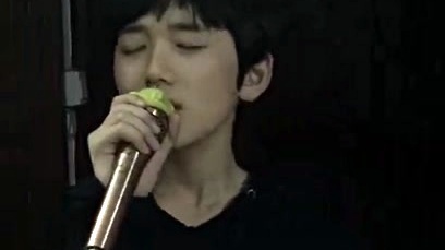 模仿翻唱 - 【TF家族宋亚轩】2017/04/25 秒拍《离开我》翻唱（说实话不是很懂一个十三岁小孩子的歌单qaq~） (饭制版)