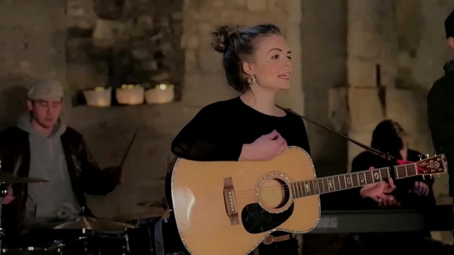 Chloe Foy - In The Middle Of The Night