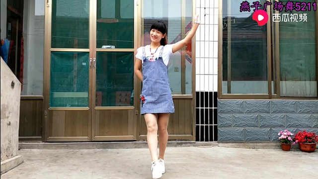 广场舞 - 《我带上你你带上钱》这歌太有意思了，好听极了！ (广场舞)