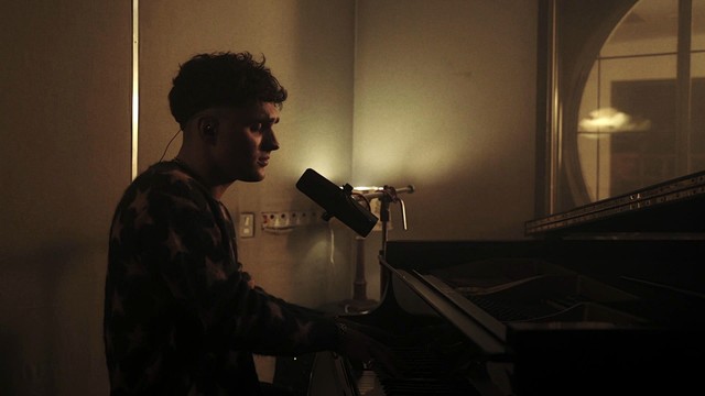 Dan D'Lion - You Might Need Somebody (Live)