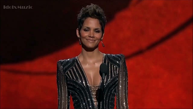 Shirley Bassey - Goldfinger (第85届奥斯卡颁奖典礼) (Live)