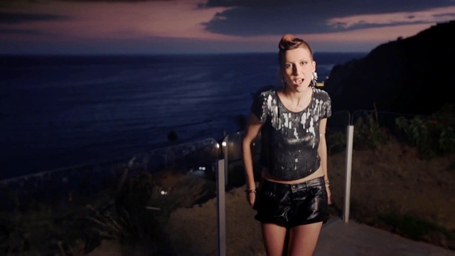 Lisa Shaw - Heya Hands Up