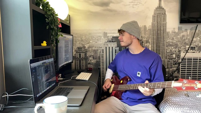 Ellis - brand new phone (Live)