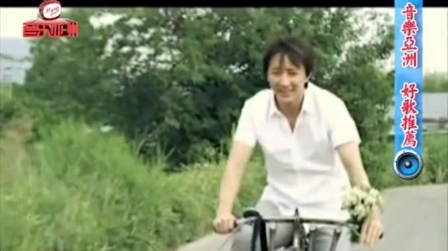 华语群星 - 韩庚(撑伞)+周杰伦(听妈妈的话)