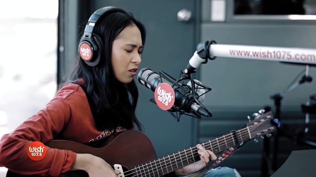 Clara Benin - Parallel Universe ( Live On Wish 107.5 Bus)