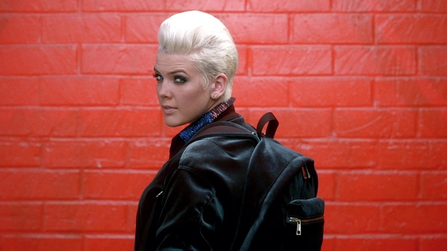 Betty Who - Somebody Loves You