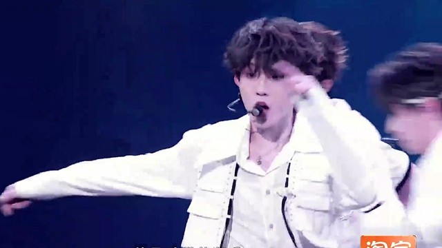 TOP登陆少年组合 - Still Alive (背水一战) (2026微博之夜现场)