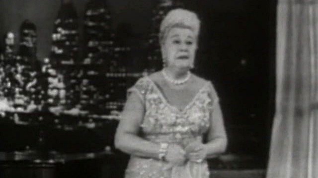 Sophie Tucker - Give My Regards To Broadway/My Yiddishe Momme (Medley/Live On The Ed Sullivan Show, April 6, 1952)