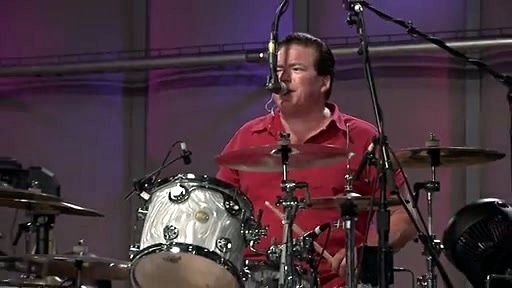 Chris Isaak - Let Me Down Easy (Live)