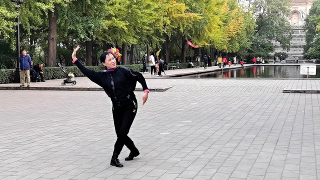 广场舞 - 梦璇表演《乌兰巴托的夜》透着无限的魅力，醉倒观众！玲珑广场舞 (广场舞)