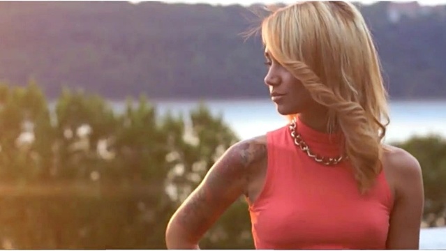 International Nova - Right Here