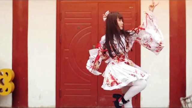 舞蹈视频 - 【小溪·8th】新年快乐~《神的随波逐流》我有特殊的开扇技巧-广场双扇流≧ε ≦ (饭制版)