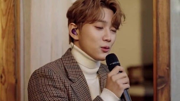 주찬 (골든차일드) - HONG JOO CHAN of Golden Child singing 'Knees' Cover Ver. (Original song: IU) LIVE of Time (Feat.16:00pm) (Live)