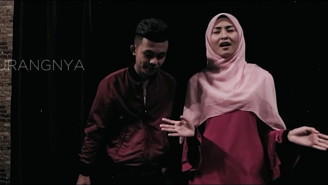 Tajul Arif - Disana Cinta Disini Rindu (歌词版)