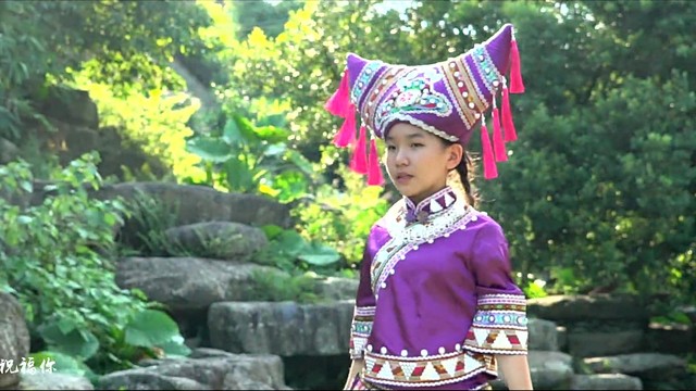 何亦珏 - 唱首山歌祝福你