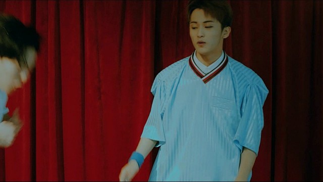 XIUMIN - Young & Free