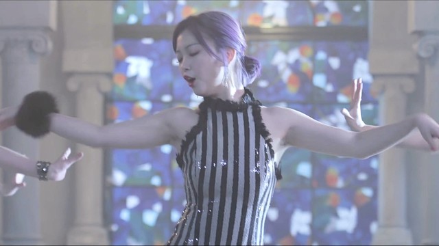 YOYOMI - 이 오빠 뭐야 (这个哥哥怎么回事)