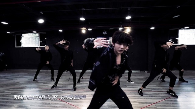 蔡徐坤 - 蒙着眼 (练习室版)