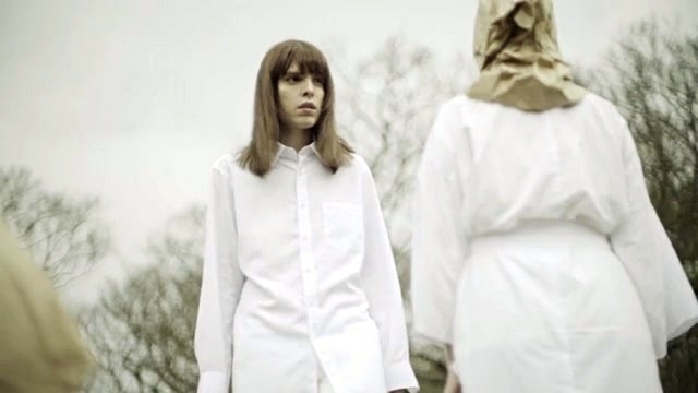 感覚ピエロ - 疑問疑答 (《第22年的自白-我是杀人犯-》电影主题曲)