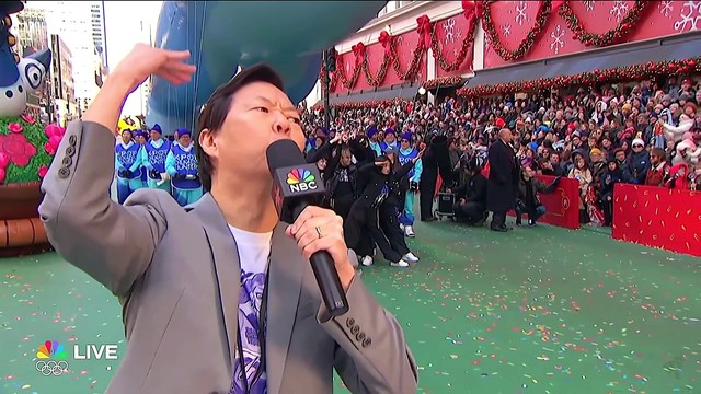 EJAE - Golden (2025 Macys Thanksgiving Day Parade in New York City)