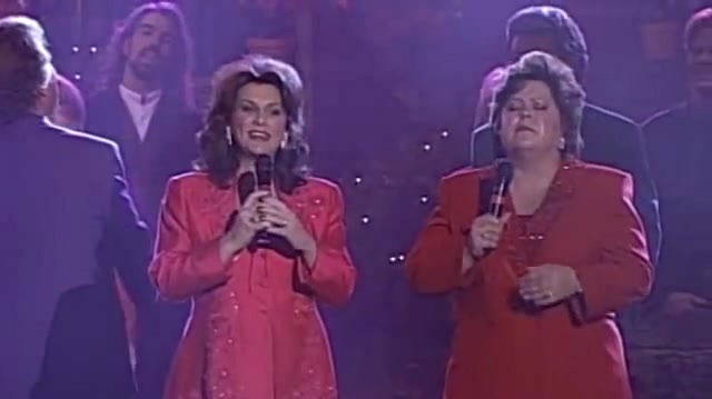 Bill & Gloria Gaither - Glory In The Highest (Live)