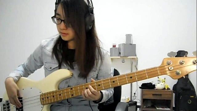 演奏曲 - 【BVB贝斯】扭曲的机器，三十。cover。都说男人三十如花~等下我的笑话好像不好笑。。 (饭制版)