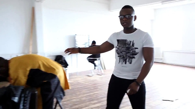 Komo - African Woman (Behind The Scenes) (Live)
