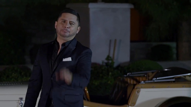Larry Hernandez - Vete Acostumbrando (Commentary) (Live)