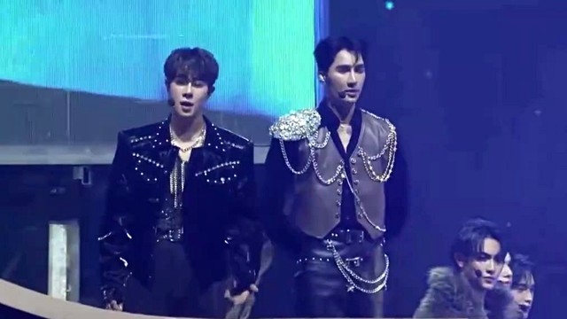 Earth Pirapat - นักแสวงโชค (The Seeker) (Live)