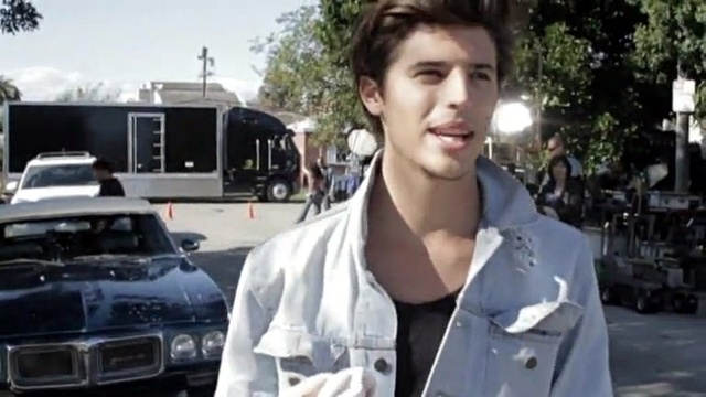 Miranda Cosgrove - Kissin U 幕后 2