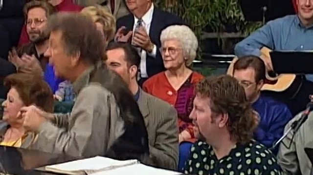 Sonya Isaacs - Medley: I'm So Glad Jesus Lifted Me / Walkin' With the King [Live] (Live)