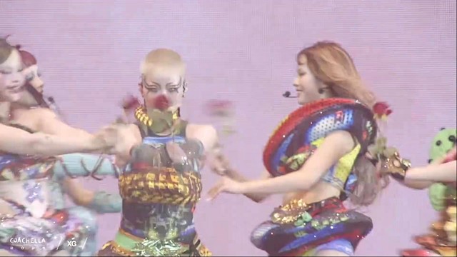 XG - IS THIS LOVE (2025 科切拉音乐节现场)