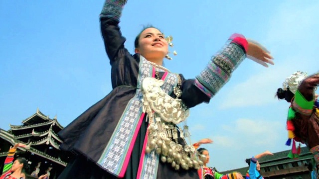 鹏飞梦舞 - 龙行天下 (KTV版)