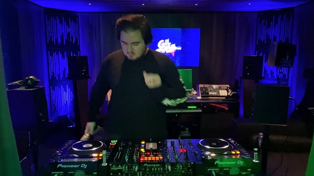 Gil Glaze - GIL GLAZE LIVE @ STMPD RCRDS FESTIVAL (Live)