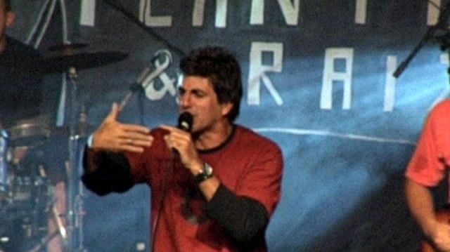 Planta E Raiz - A Dois Passos Do Paraíso (Ao Vivo Em São Paulo / 2005)