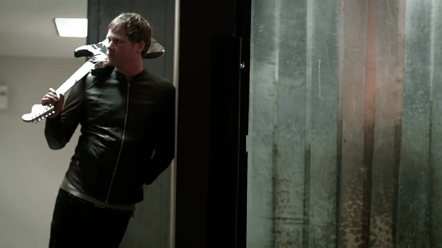 Tom DeLonge - The Invisible Parade (歌词版)