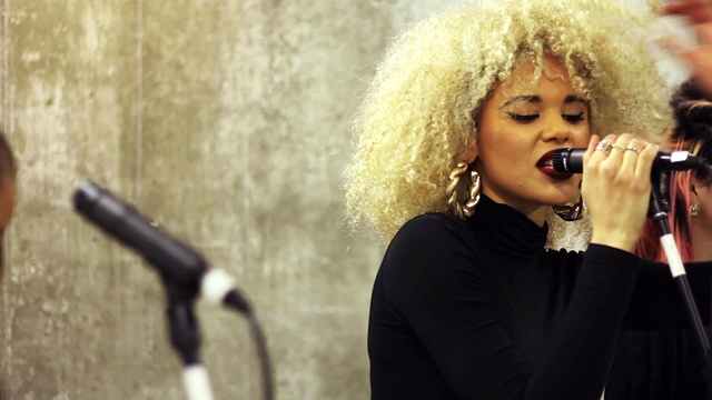 Neon Jungle - Braveheart (Live Performance) (Live)