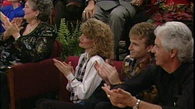 Bill & Gloria Gaither - I'd Still Like To Go To Grandma's House For Christmas (Live)