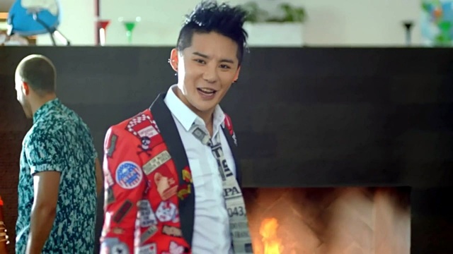 XIA (준수) - 俊秀SOLO二辑<Incredible> 上海演唱会应援视频 13/07/28 (Live)