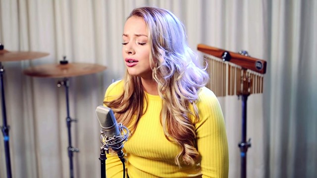 Emma Heesters - Cinta Luar Biasa (Live)